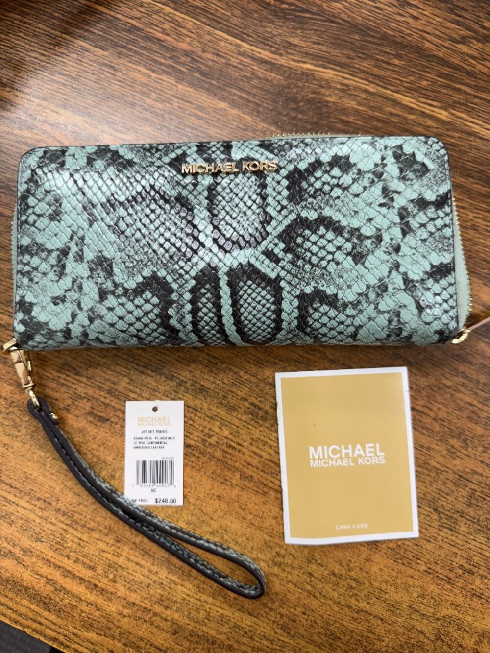 Michael Kors -Jade Large Trvl Continental Embossed Leather